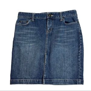 American Eagle jean skirt size 4, slit in front. Waist 15" Length 17.5".